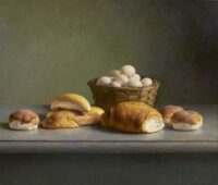 Henk Helmantel: Stilleven met brood en eieren in een schaal